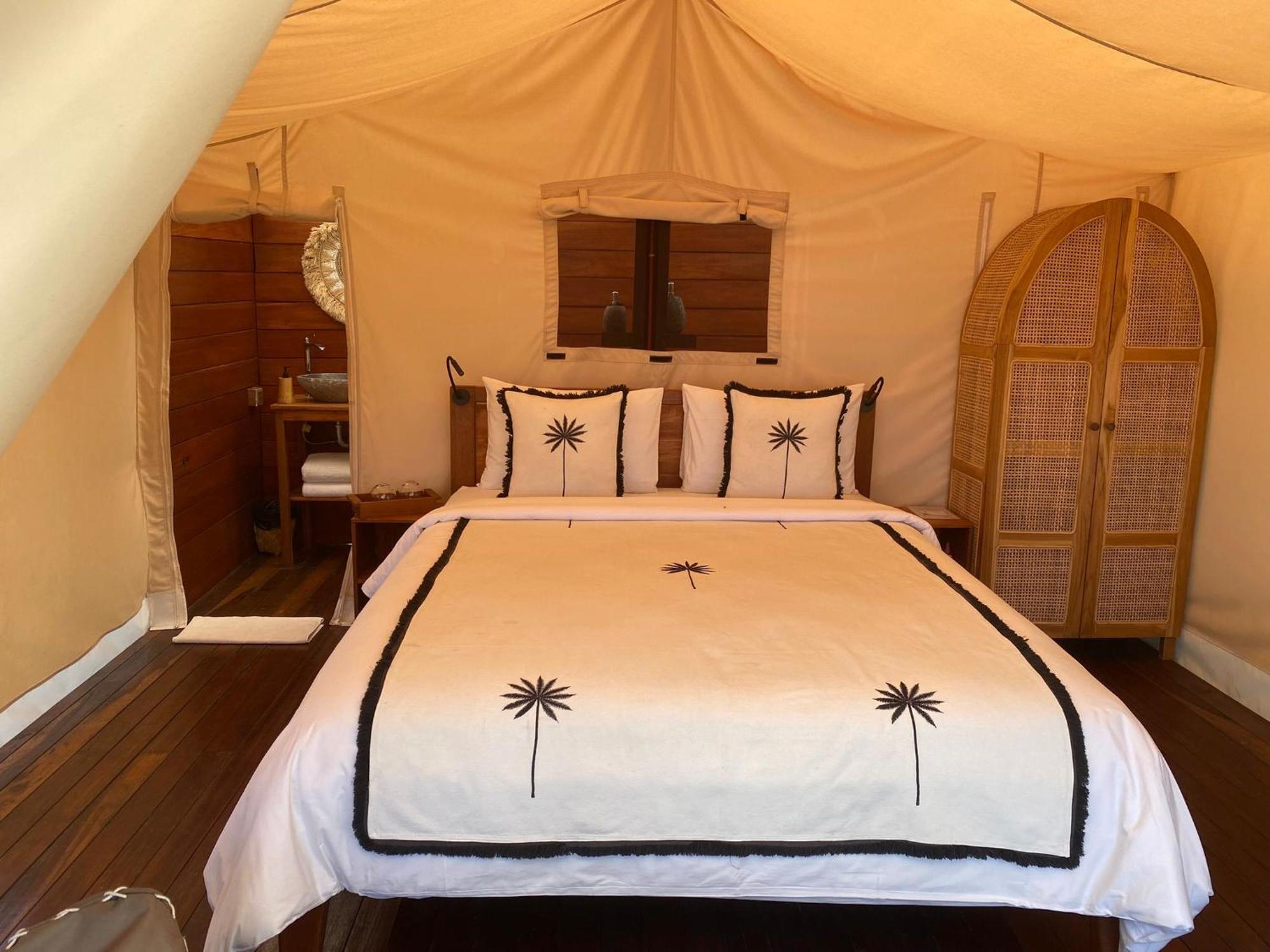 Bali Cliff Glamping Hotel Seraya Exterior foto